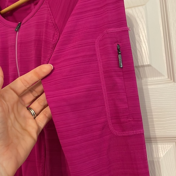3/$15 Athleta running shirt - Picture 4 of 14